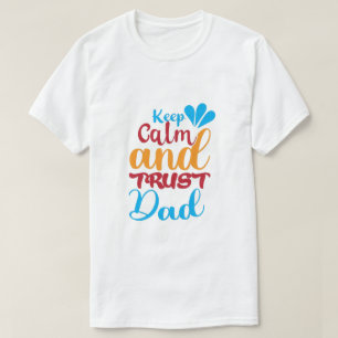 Camiseta Um gráfico colorido 'Eu te amo Pai' com um bigode