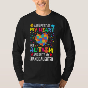 Camiseta um grande pedaço do meu coração tem autismo e ela