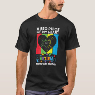 Camiseta Um grande pedaço do meu coração tem autismo e ele 