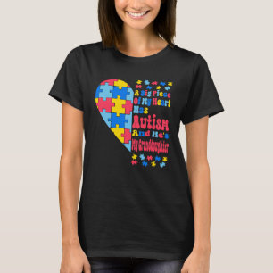 Camiseta Um Grande Pedaço Do Meu Coração Tem Autismo E Ele