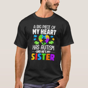 Camiseta Um grande pedaço do meu coração tem autismo e ele 