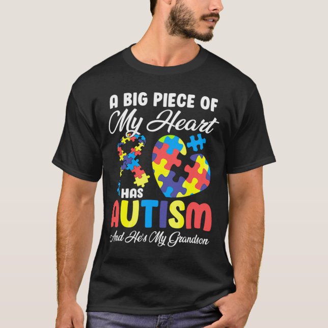 Camiseta Um Grande Pedaço Do Meu Coração Tem Consciência Au (Frente)