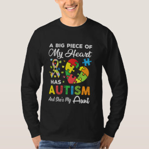 Camiseta Um grande pedaço do meu coração tem utismo e ela é