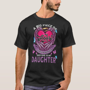 Camiseta Um Grande Pedaço Do Meu Coração Vive No Céu Ela É