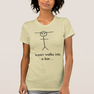 Camiseta Um homem anda em um bar…