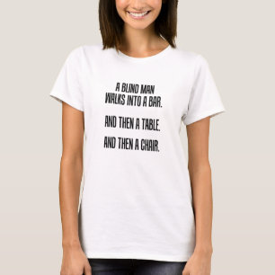 Camiseta Um homem cego entra em um Bar