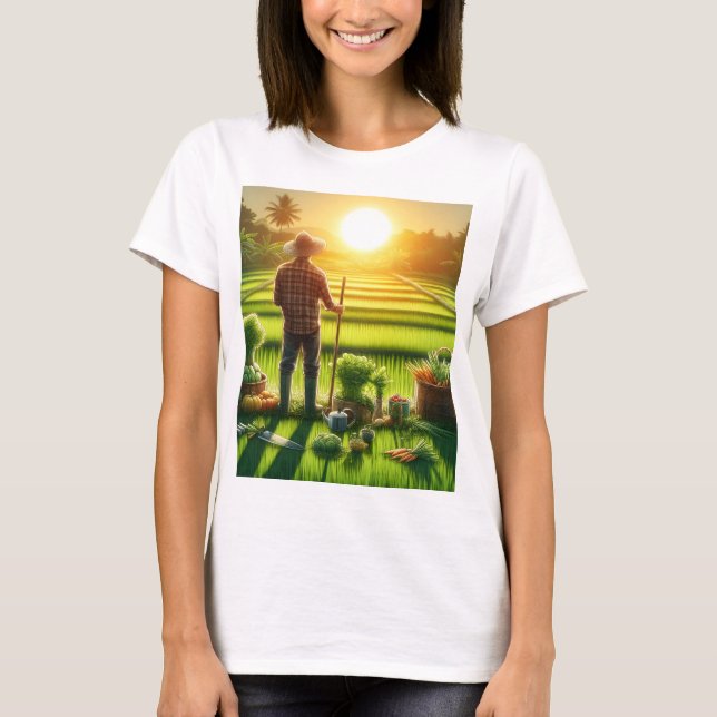 Camiseta um homem está em um campo de vegetais e o sol (Frente)