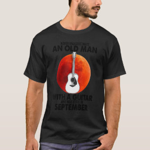 Camiseta Um Homem Idoso Com Uma Guitarra Que Nasceu Em Sete