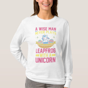 Camiseta Um homem sábio nunca joga salto com um unicórnio D
