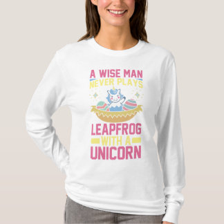 Camiseta Um homem sábio nunca joga salto com um unicórnio D