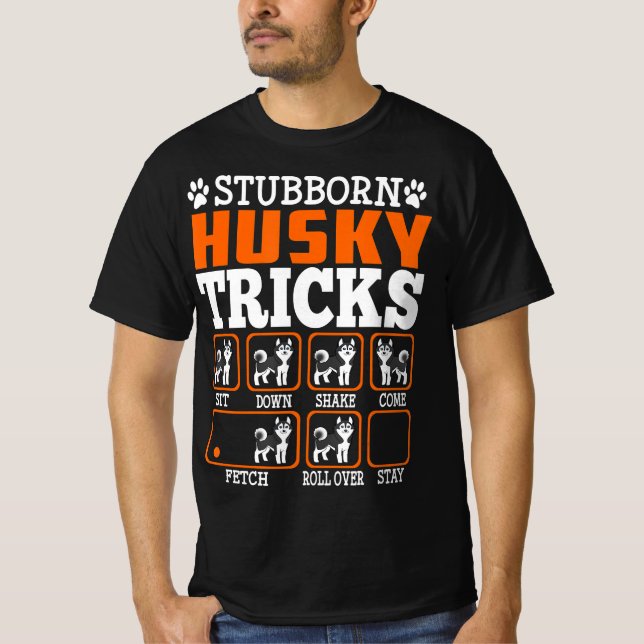 Camiseta Um Husky Siberiano Nervoso dá um presente engraçad (Frente)