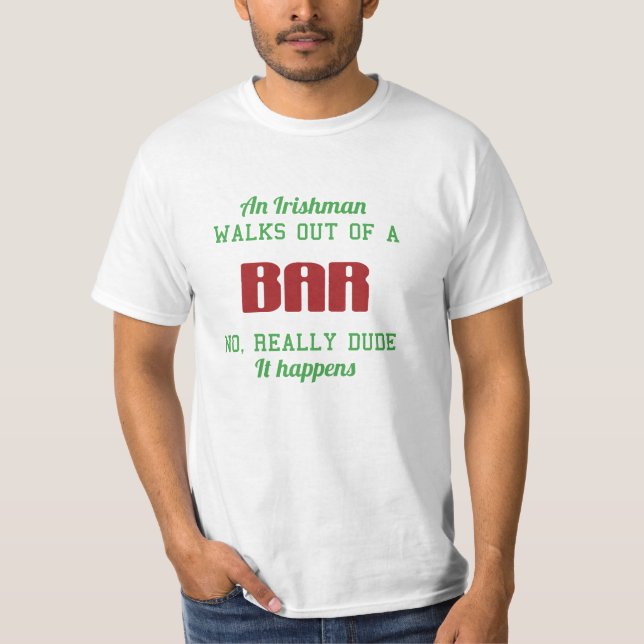 Camiseta Um Irlandês anda fora de um bar… (Frente)
