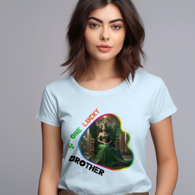 Camiseta Um Irmão Sortudo - Caça Escavadora de Leprechaun (Criador carregado)
