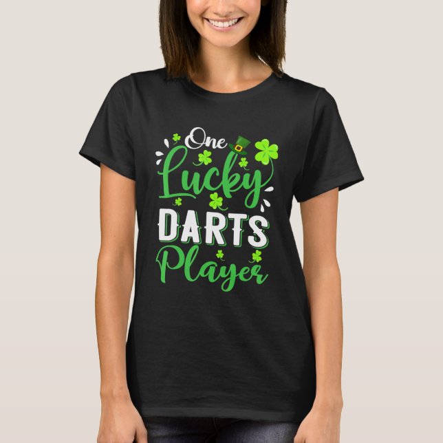 Camiseta Um Jogador de Dardos Sortudos Shamrock Leprechaun  (Frente)