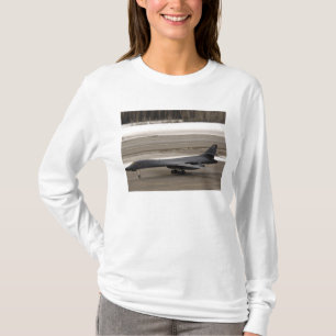 Camiseta Um lanceiro de B-1B executa um toque - e - vai