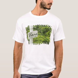 Camiseta Um letreiro apontando para a adega (Cave) em