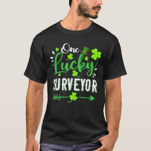 Camiseta Um Levantador Sortudo Shamrock Leprechaun Hat Patc