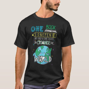 Camiseta Um Livro, Caneta, Criança e Um Professor Podem Mud