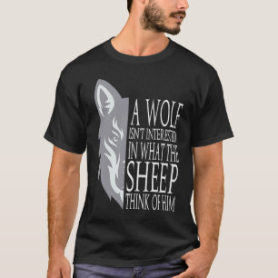 Camiseta Um Lobo não se interessa pelo que a ovelha pensa