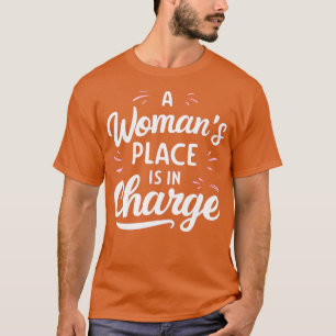 Camiseta Um Lugar De Mulher Está No Comando