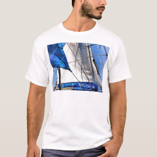 Camiseta Um Marinheiro É Um Artista E Seu Meio O Vento