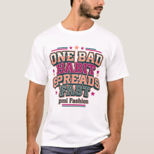 Camiseta Um Mau Hábito se Espalha Rápido Tipografia Varsity