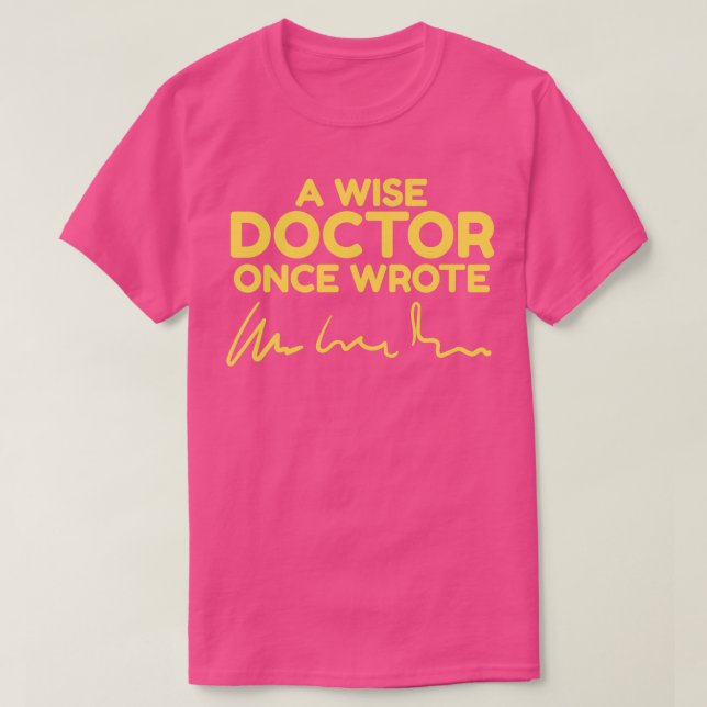 Camiseta Um médico sábio escreveu um rabisco engraçado desi (Frente do Design)