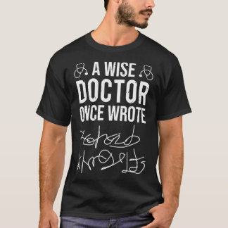 Camiseta Um Médico Sábio Uma Vez Escreveu O Médico Engraçad