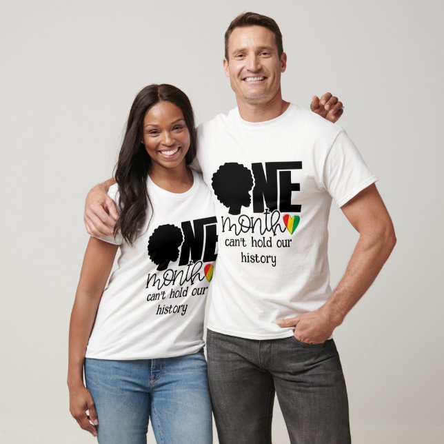 Camiseta Um Mês Não Pode Segurar Nossa História - História  (Unissex)