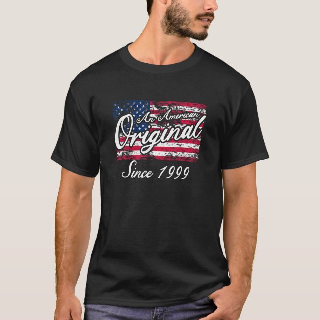 Camiseta Um Original Americano Desde 1999 4 De Julho Retro (Frente)