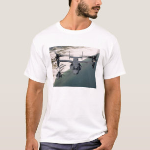 Camiseta Um Osprey CV-22 e um MH-53 pavimentam o ponto