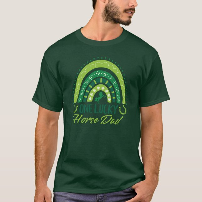 Camiseta Um Pai de Cavalo Sortudo, Rua de Equestre. (Frente)
