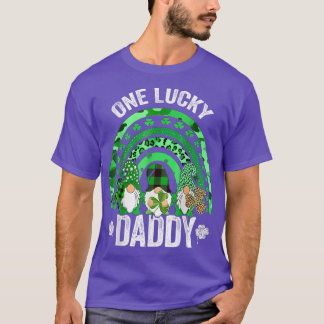 Camiseta Um Pai Sortudo Gnome Dia de São Patrício Arco-Íris