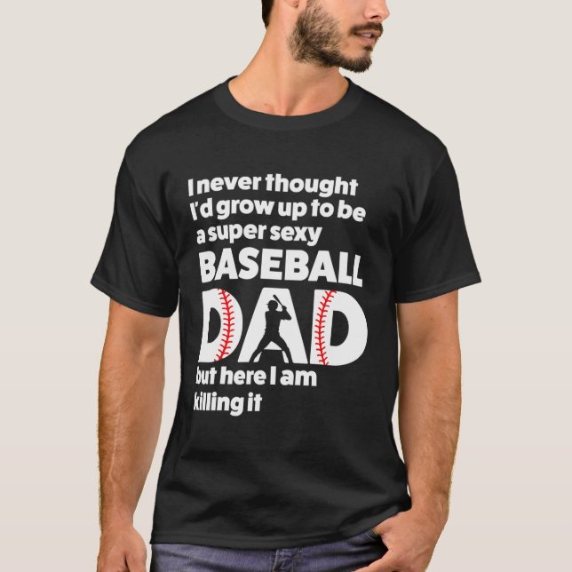Camiseta Um Pai Super Sexy De Baseball Mas Aqui Estou Engra (Frente)