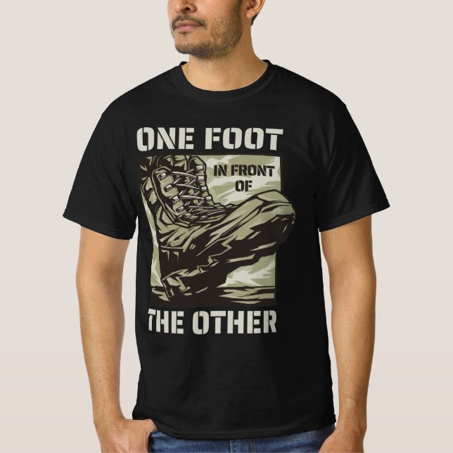 Camiseta Um pé na frente do outro - Slogan Militar (Frente)