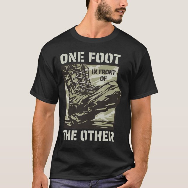 Camiseta Um pé na frente do outro - Slogan Militar (Frente)