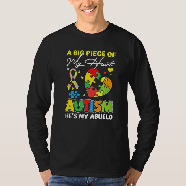 Camiseta Um Pedaço Do Meu Coração Tem Autismo Meu Abuelo 1 (Frente)