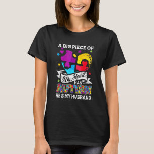 Camiseta Um Pedaço Do Meu Coração Tem Autismo Meu Marido 1