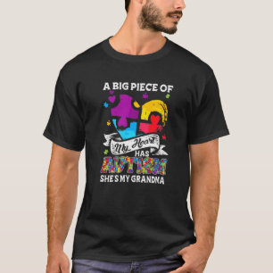 Camiseta Um Pedaço Do Meu Coração Tem Autismo Minha Avó