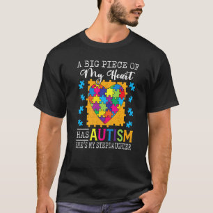 Camiseta Um Pedaço do Meu Coração Tem Autismo Minha Enteada