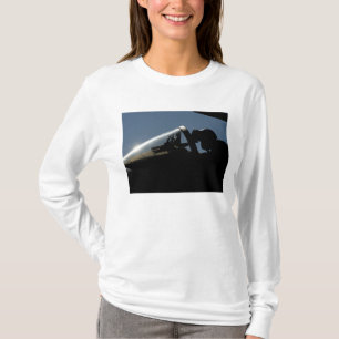 Camiseta Um piloto prepara-se para a decolagem