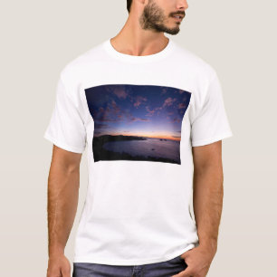 Camiseta Um por do sol sobre o oceano em Costa Rica