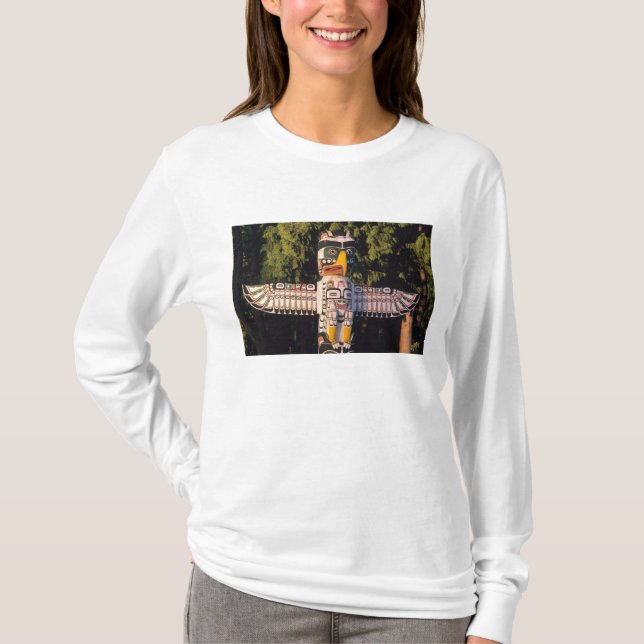 Camiseta Um poste totêmico em Vancouver, Canadá. (Frente)