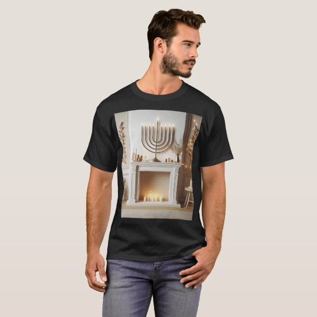 Camiseta um quarto com menorah e velas na parede (Frente Completa)