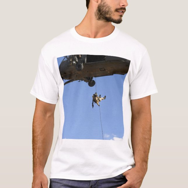 Camiseta Um rappels de um HH-60 (Frente)