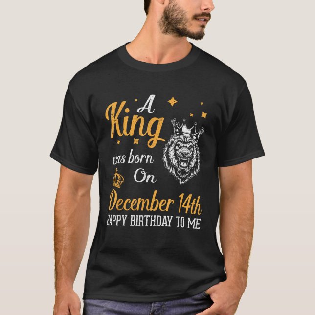 Camiseta Um Rei Foi Nascer No 14 de Dezembro Feliz Aniversá (Frente)