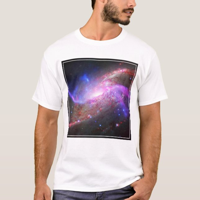 Camiseta Um Show De Luz Galáctica Na Galáxia Espiral Ngc 42 (Frente)