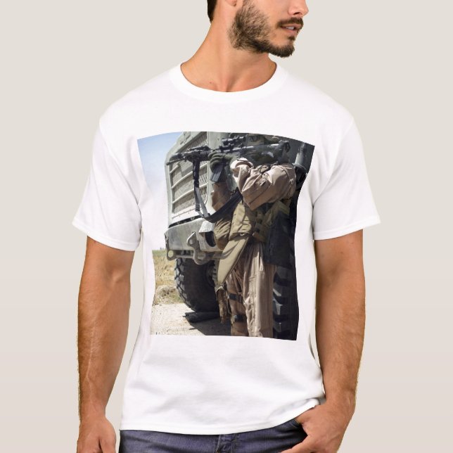 Camiseta Um soldado dá segurança aos fuzileiros (Frente)