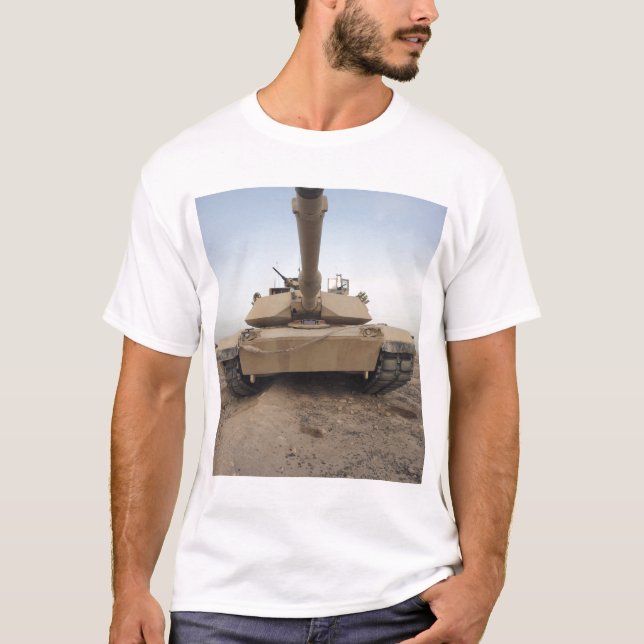 Camiseta Um Tanque de Batalha Principal M-1A1 (Frente)