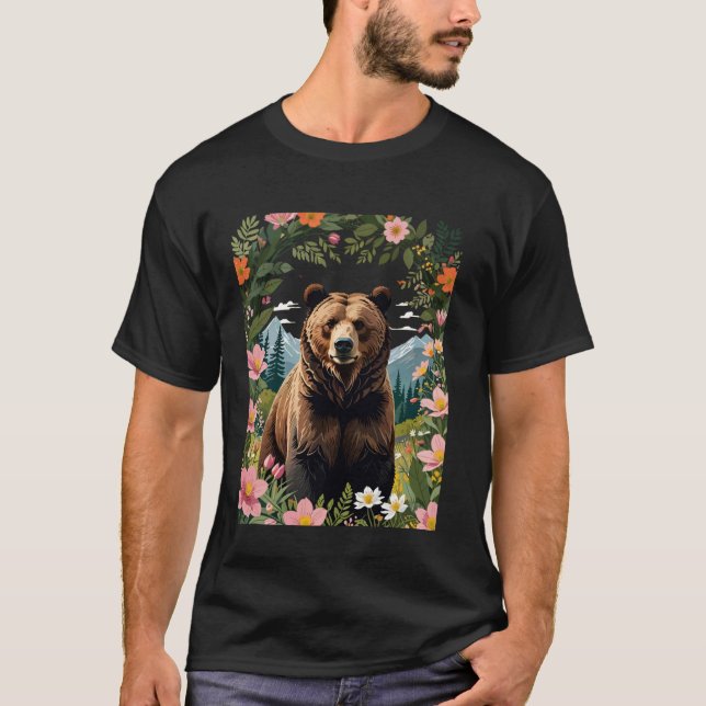 Camiseta Um Urso Pardo Com Flora De Prado E Montanhas (Frente)